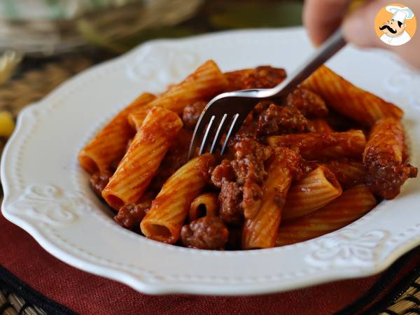 Pasta med korvsås: en enkel rätt med intensiv smak - foto 3