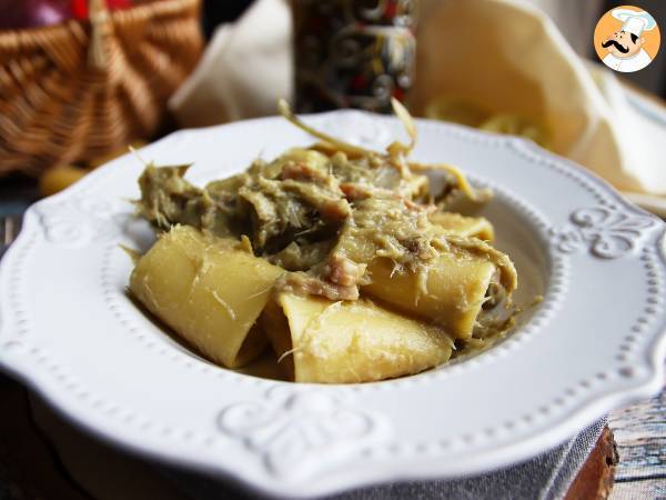 Pasta med kronärtskockor och bacon, en smakrik och lättlagad förrätt