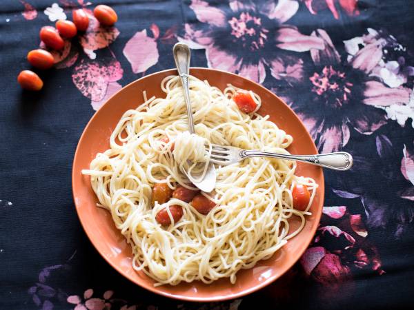 Pasta med parmesan- och körsbärstomatsås