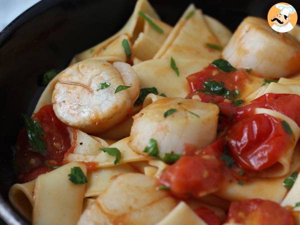 Pasta med pilgrimsmusslor, en elegant förrätt med fisk och skaldjur - foto 3