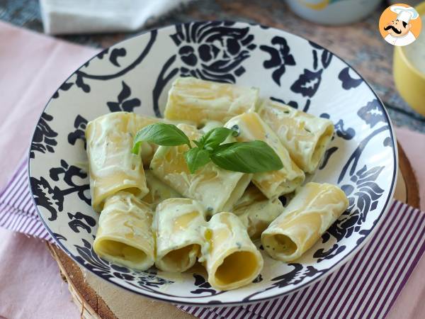 Pasta med ricottakräm och basilika