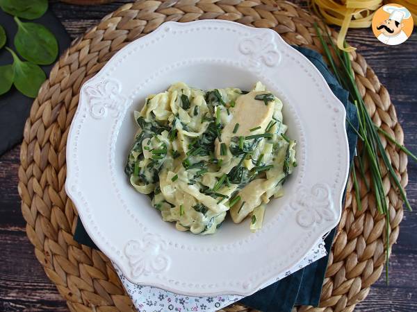 Pasta med spenat, getost och kyckling i en gryta - foto 3