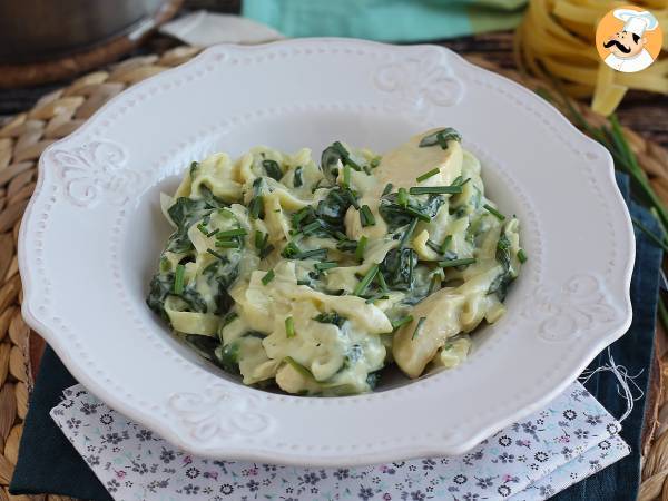 Pasta med spenat, getost och kyckling i en gryta - foto 4