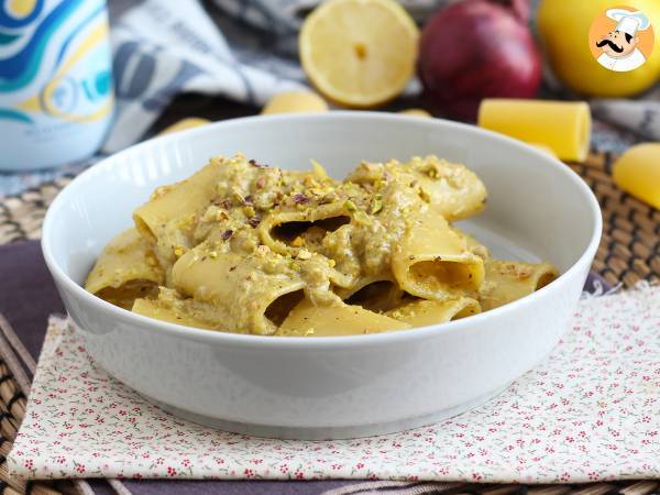 Pasta med tonfisk, pistagenötter och citron