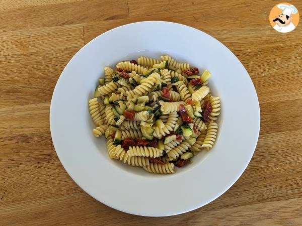 Pasta med zucchini och soltorkade tomater: en snabb och god förrätt! - foto 2