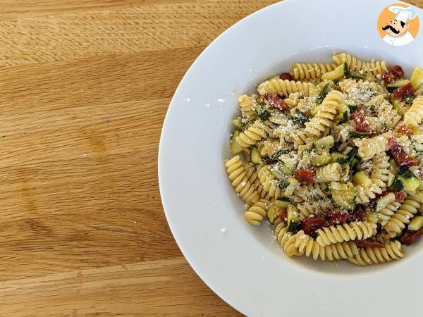 Pasta med zucchini och soltorkade tomater: en snabb och god förrätt! - foto 3