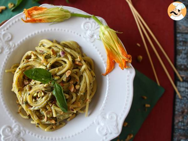 Pasta med zucchiniblommor, ricotta och pistagenötter - foto 2