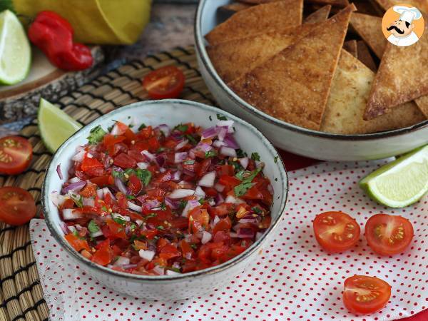 Pico de gallo och hemlagade tortillachips