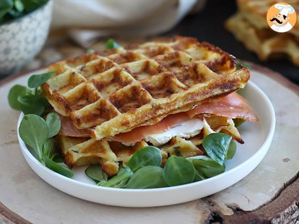 Potatisvåfflor - Våffelsmörgås med rökt lax och fromage frais