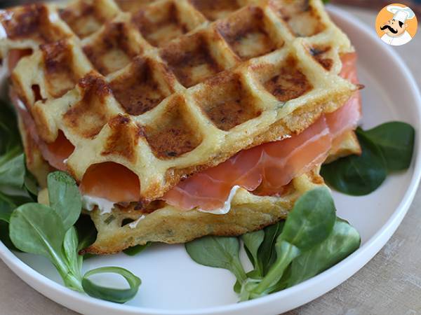 Potatisvåfflor - Våffelsmörgås med rökt lax och fromage frais - foto 3