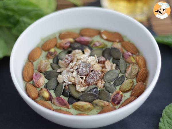 Smoothie bowl kiwi mint spenat skott