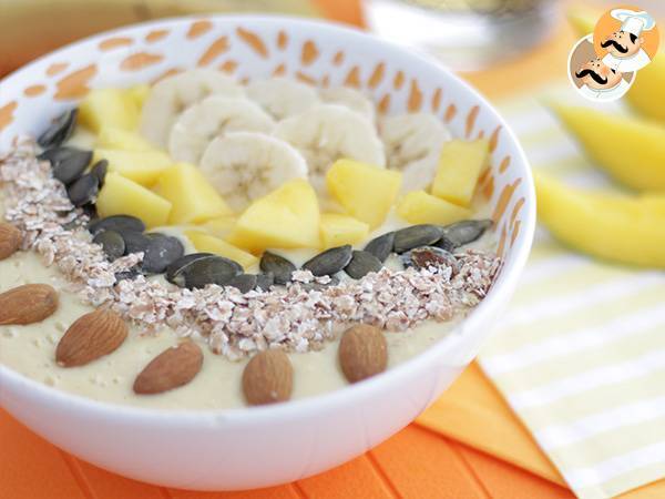 Smoothie bowl med mango och banan