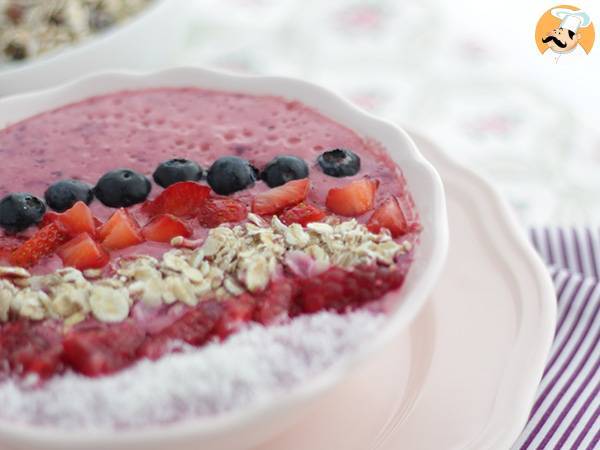 Smoothie Bowl med röd frukt - foto 3