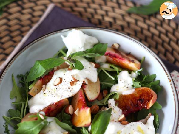 Söt och salt sallad med rostade persikor, ruccola och burrata (söta sommarsmaker) - foto 4