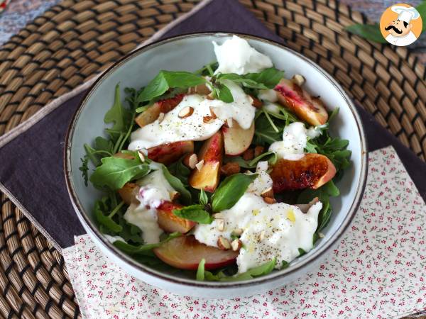 Söt och salt sallad med rostade persikor, ruccola och burrata (söta sommarsmaker) - foto 5