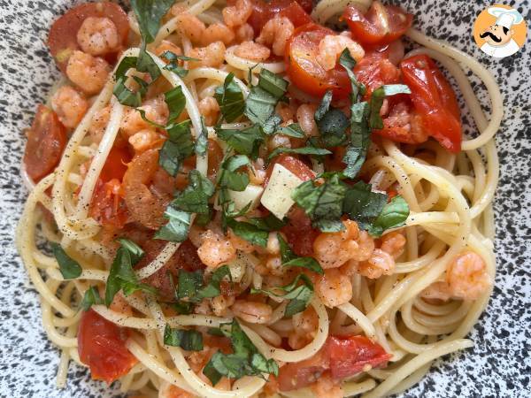 Spaghetti med räkor och körsbärstomater, ett snabbt recept på en god förrätt - foto 2