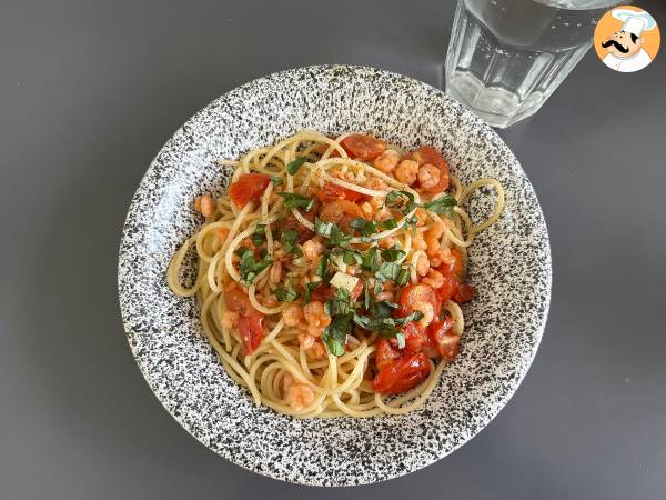 Spaghetti med räkor och körsbärstomater, ett snabbt recept på en god förrätt - foto 3