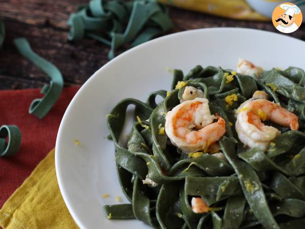 Spirulina-pasta med räkor och citron: en näringsrik förrätt med unik smak