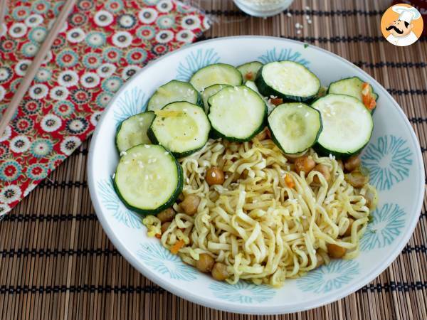 Stekta nudlar med rostade kikärtor och zucchini - foto 2