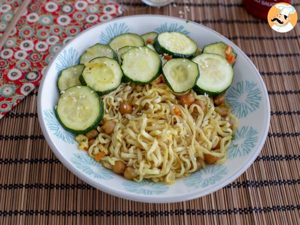 Stekta nudlar med rostade kikärtor och zucchini - foto 3