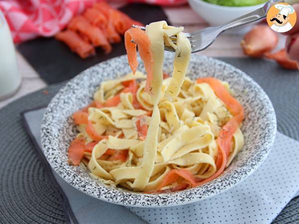 Tagliatelle med rökt lax och dill