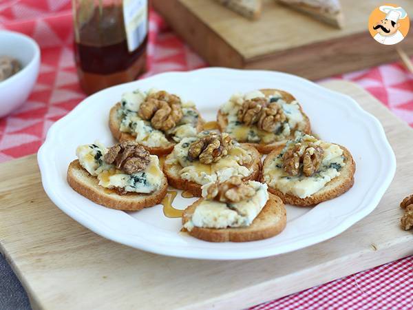 Toast med Roquefort, valnötter och honung - foto 3