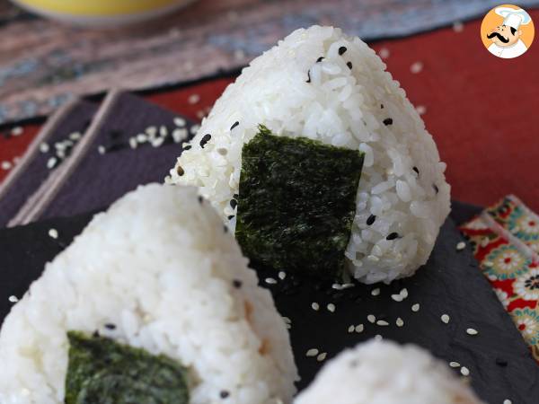 Tonfisk onigiri, den lilla japanska triangulära rismackan - おにぎり - foto 8