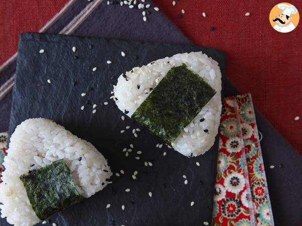 Tonfisk onigiri, den lilla japanska triangulära rismackan - おにぎり - foto 9