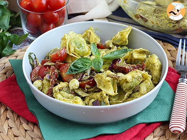 Tortellini och pestosallad