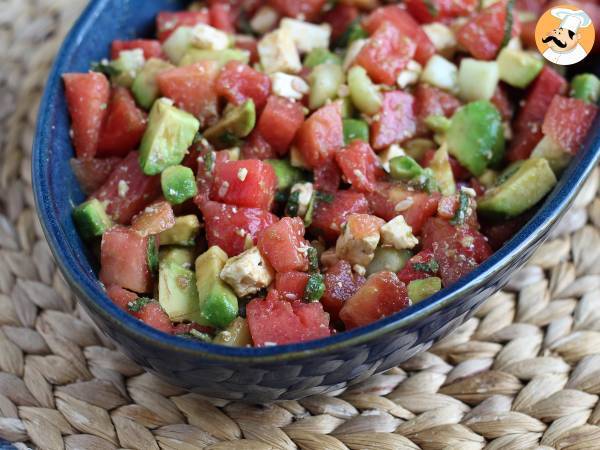 Vattenmelon-, fetaost-, avokado- och gurksallad: extra fräsch! - foto 2