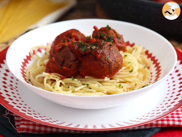 Vegetariska köttbullar av seitan med tomatsås