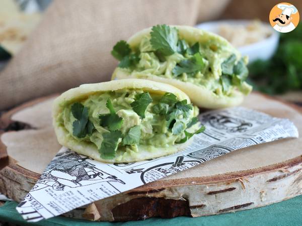 Venezuelanska arepas med kyckling och avokado - Reina Pepiada