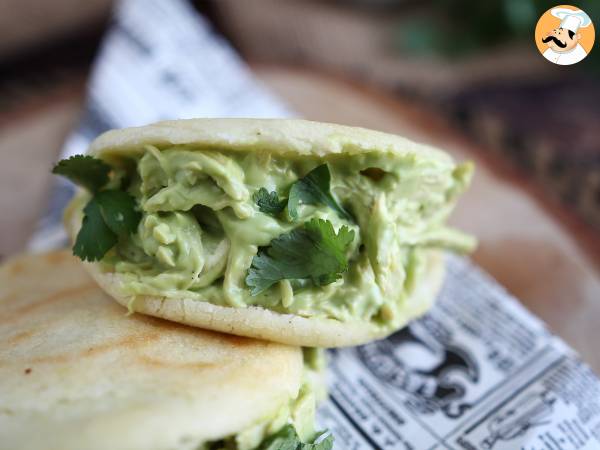 Venezuelanska arepas med kyckling och avokado - Reina Pepiada - foto 3