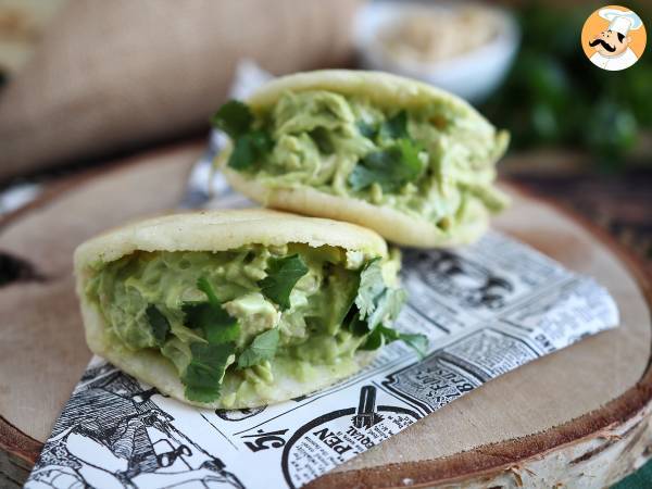 Venezuelanska arepas med kyckling och avokado - Reina Pepiada - foto 4