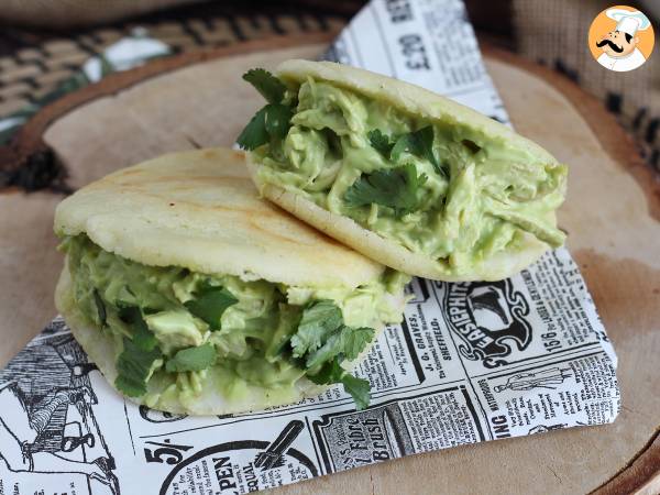 Venezuelanska arepas med kyckling och avokado - Reina Pepiada - foto 5