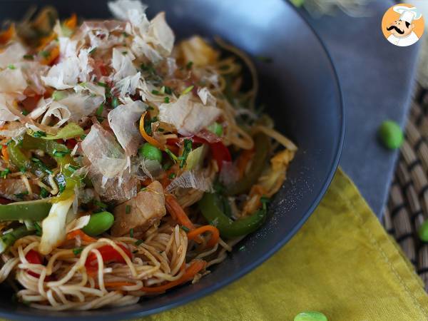 Yakisoba, wokade nudlar med grönsaker - foto 2