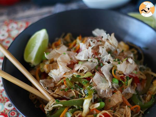 Yakisoba, wokade nudlar med grönsaker - foto 4